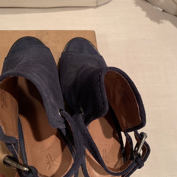 FRYE Carolina Navy Suede Peep Toe Booties NWOT - Picture 5 of 8